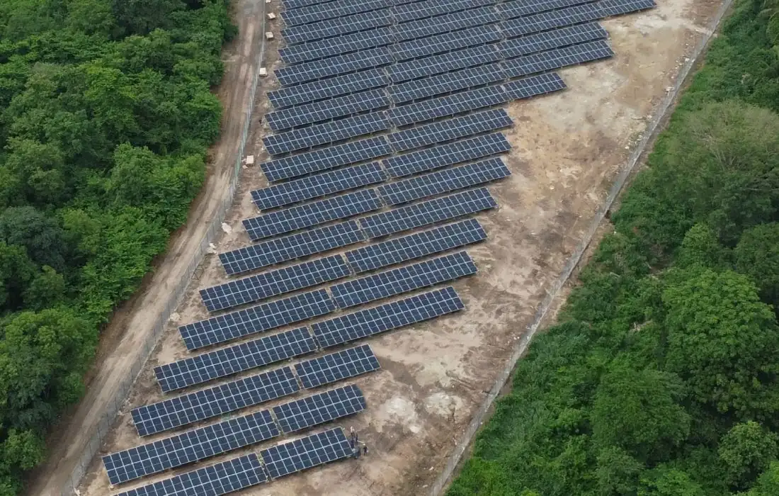 Proyecto solar empresarial ejecutado por GEENERA